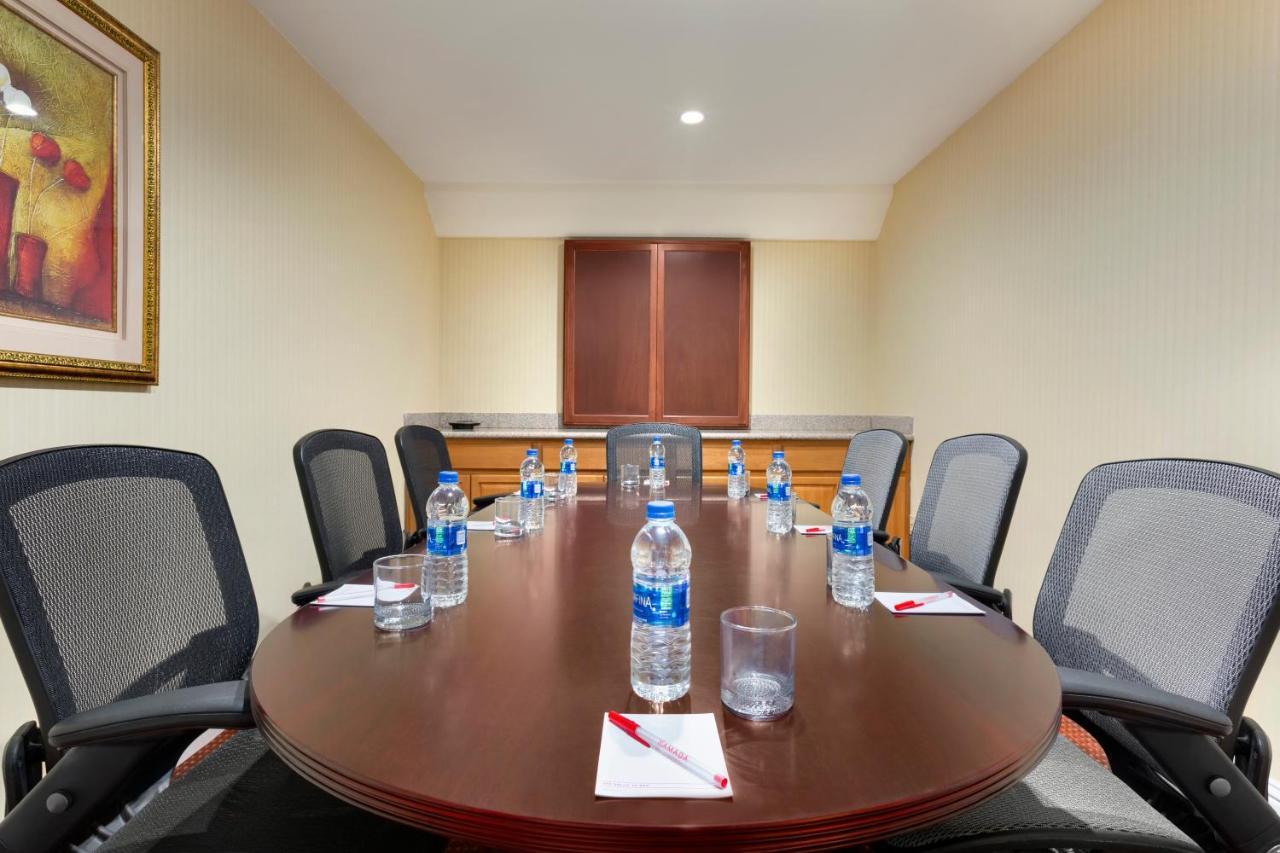 Ramada By Wyndham Oakland Downtown City Center Bagian luar foto