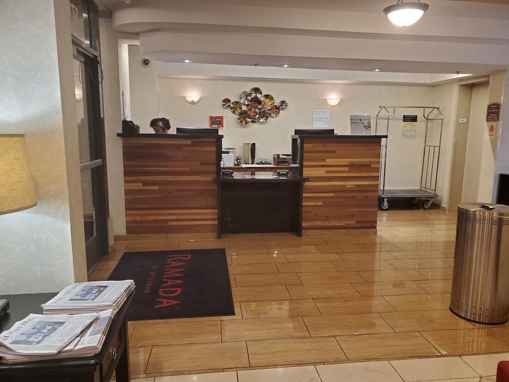 Ramada By Wyndham Oakland Downtown City Center Bagian luar foto