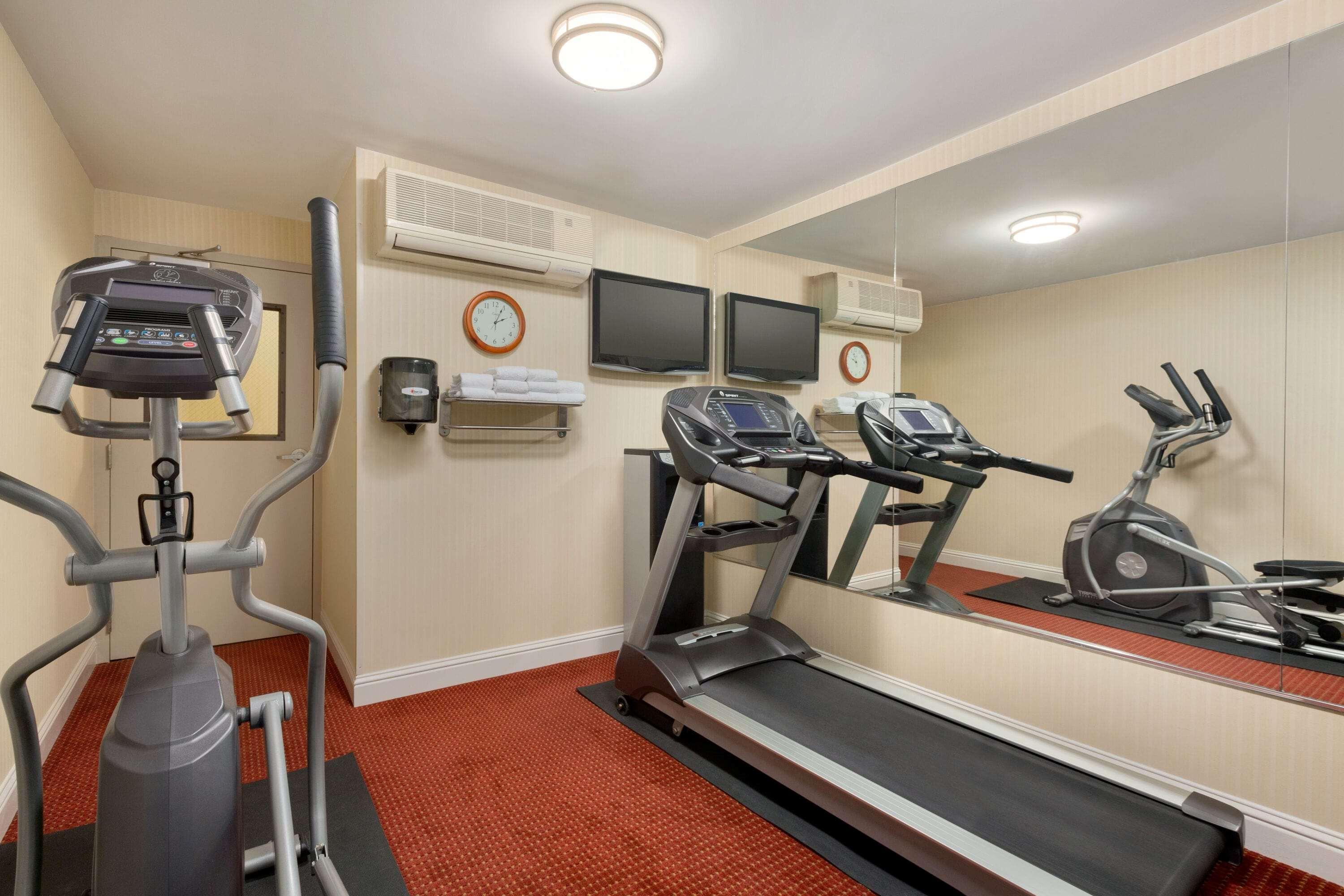Ramada By Wyndham Oakland Downtown City Center Bagian luar foto