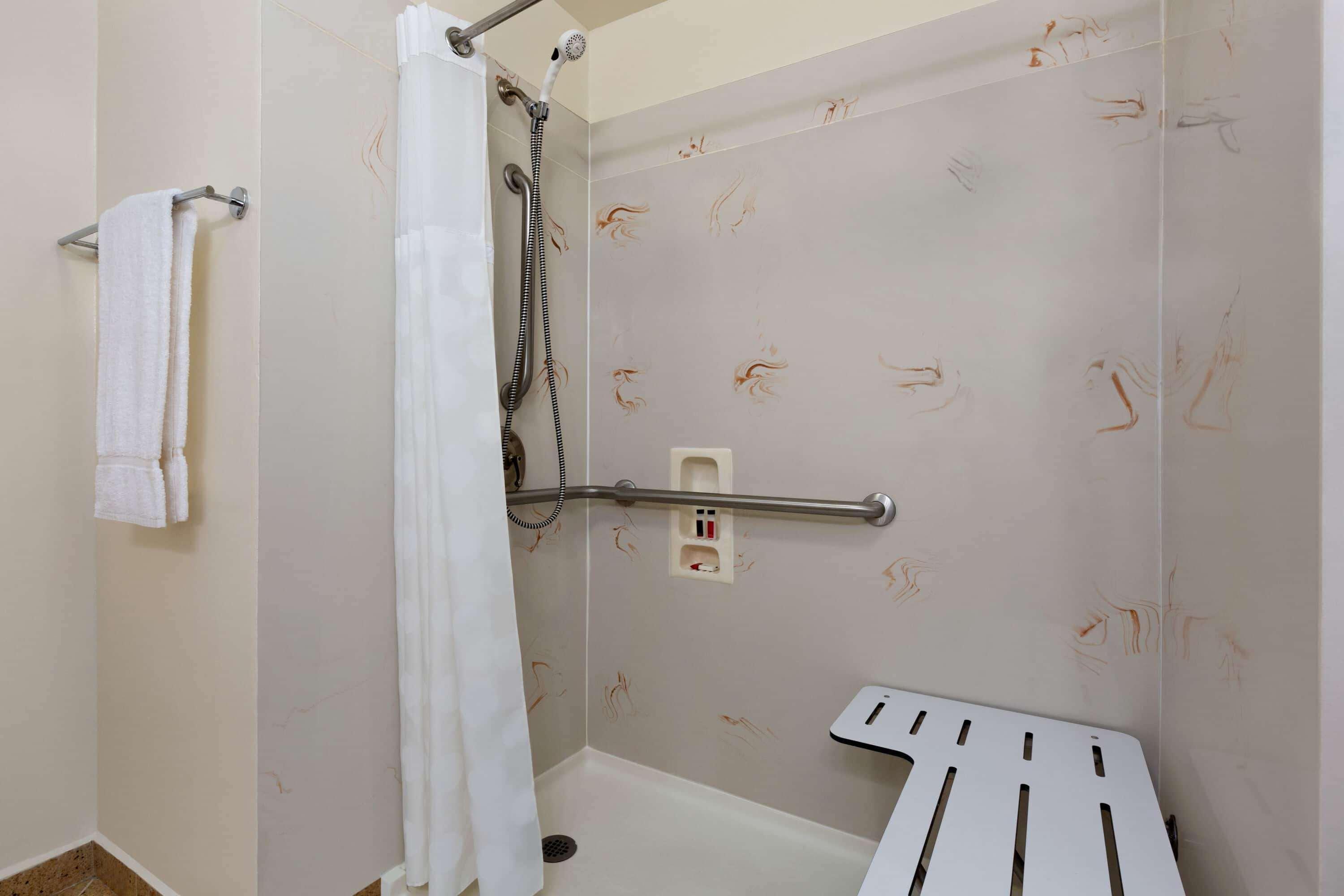 Ramada By Wyndham Oakland Downtown City Center Bagian luar foto
