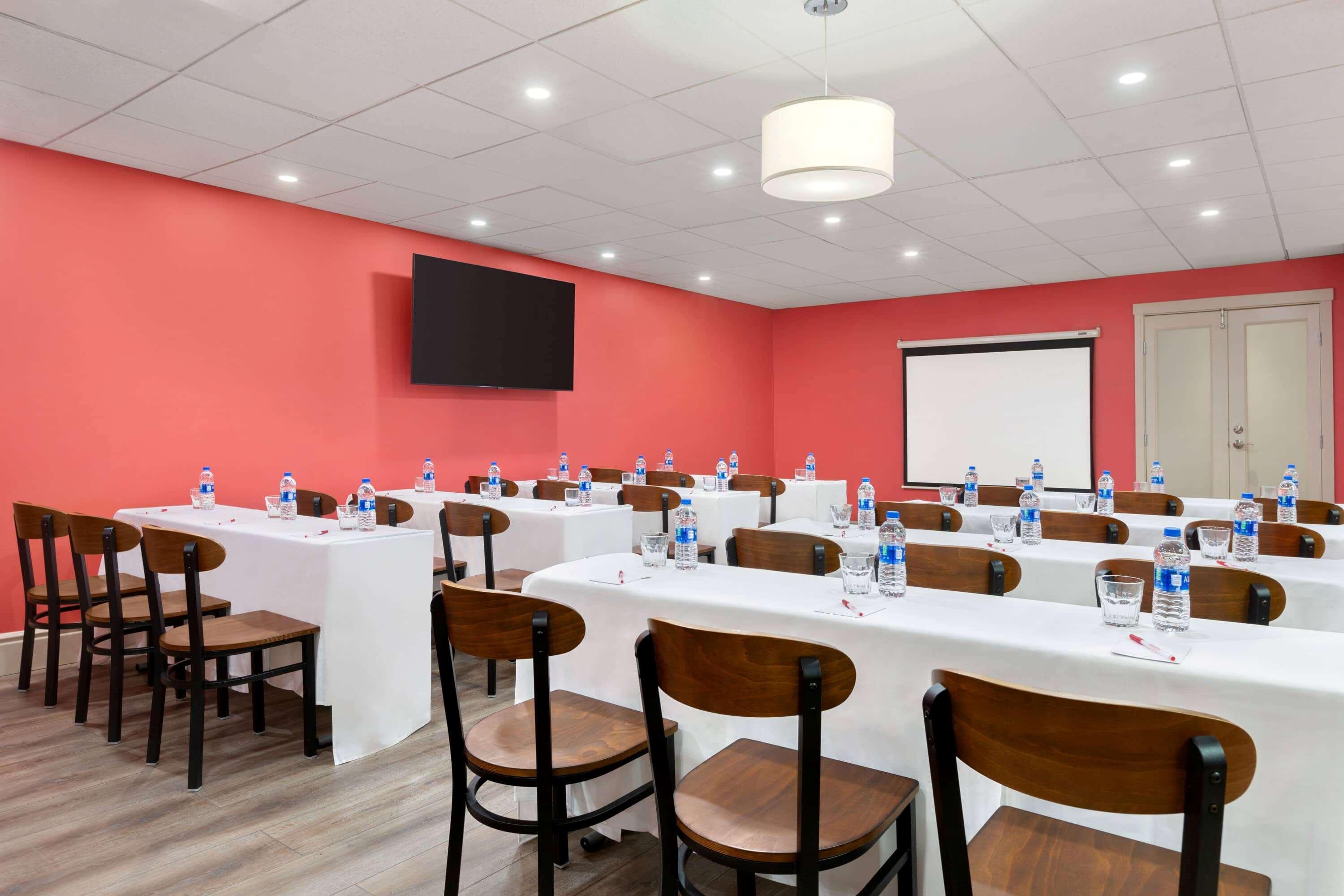 Ramada By Wyndham Oakland Downtown City Center Bagian luar foto