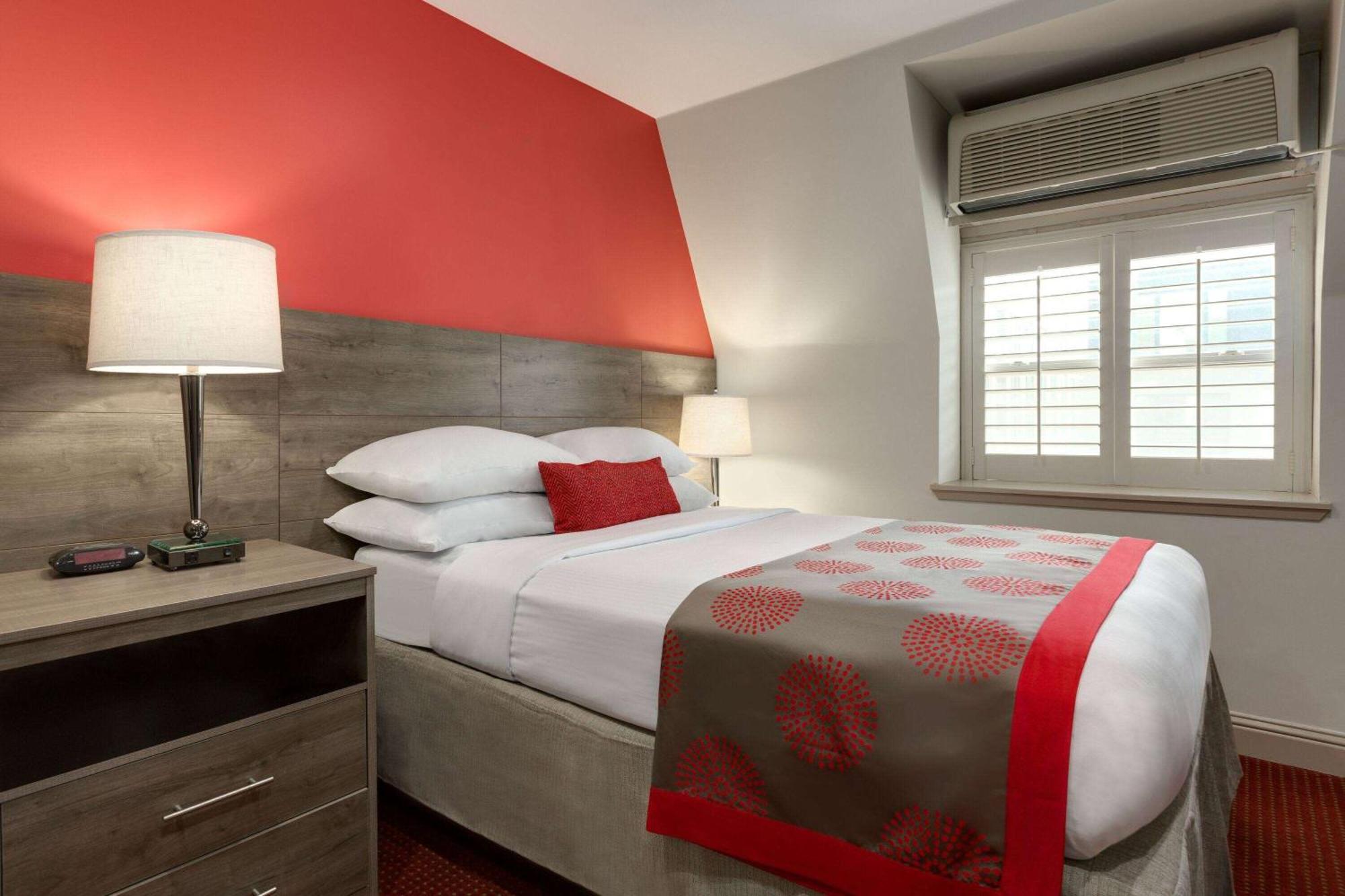 Ramada By Wyndham Oakland Downtown City Center Bagian luar foto