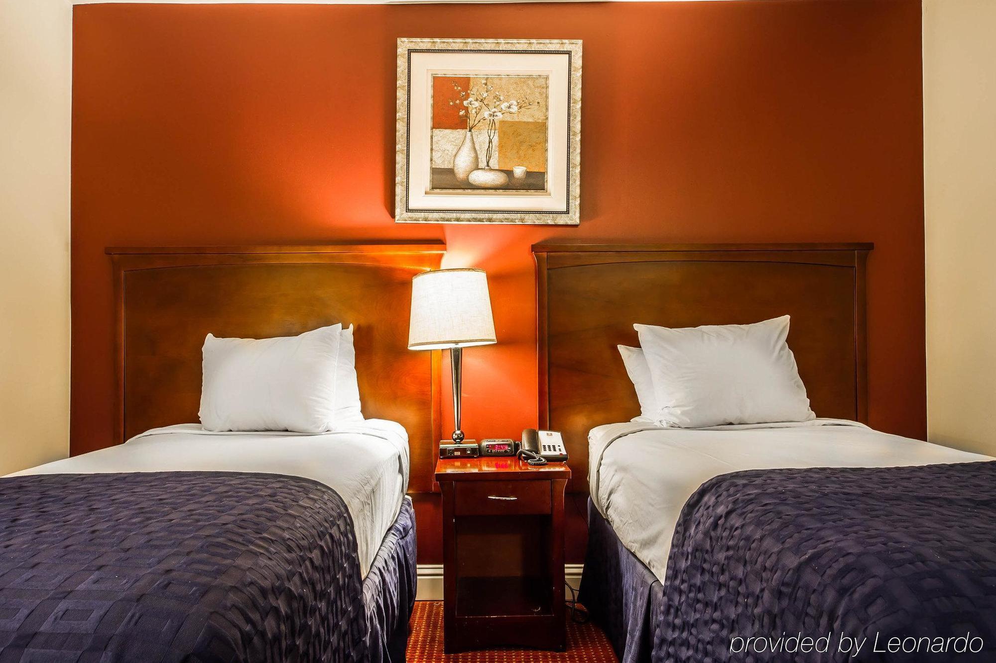 Ramada By Wyndham Oakland Downtown City Center Bagian luar foto