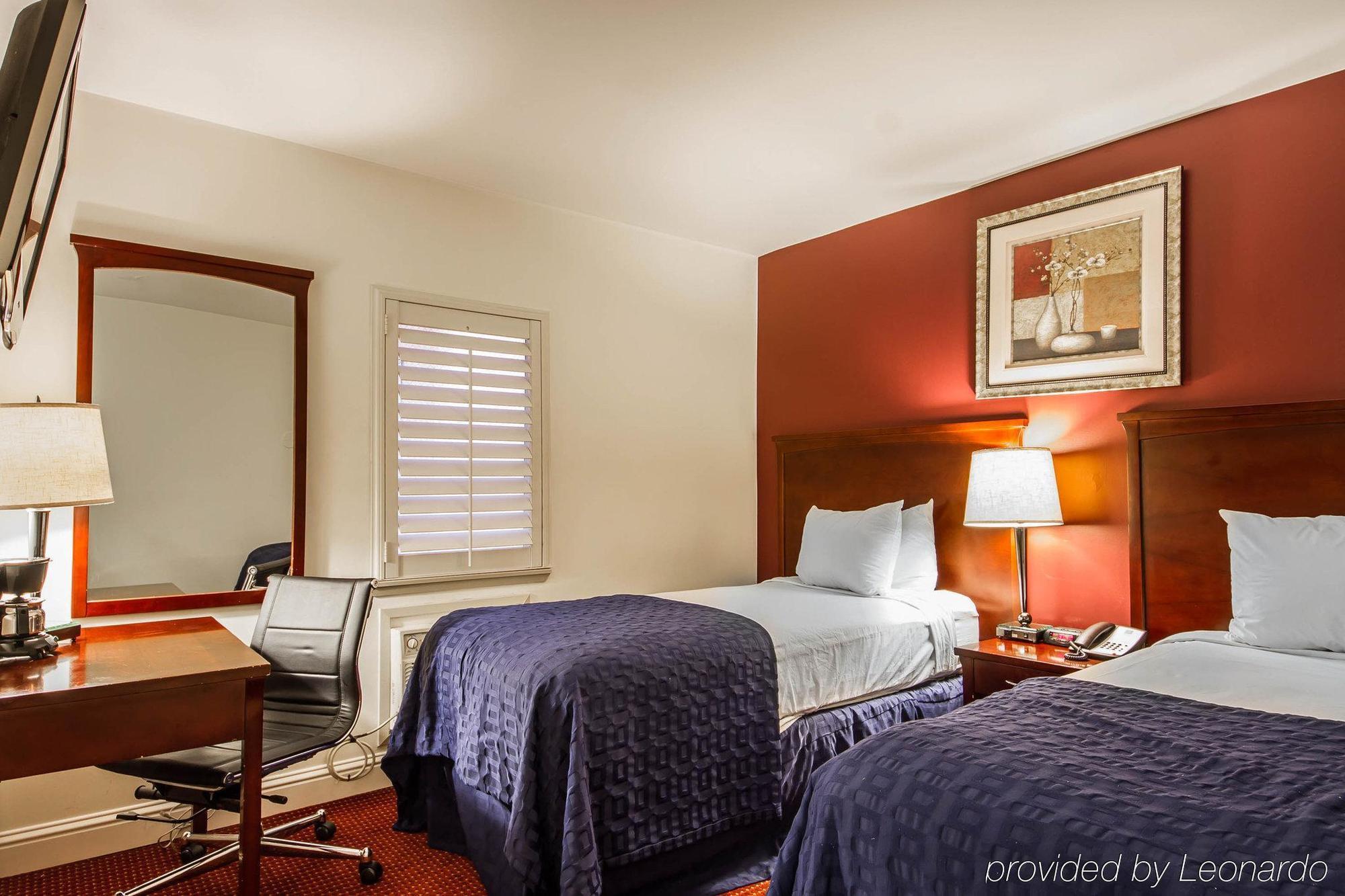 Ramada By Wyndham Oakland Downtown City Center Bagian luar foto