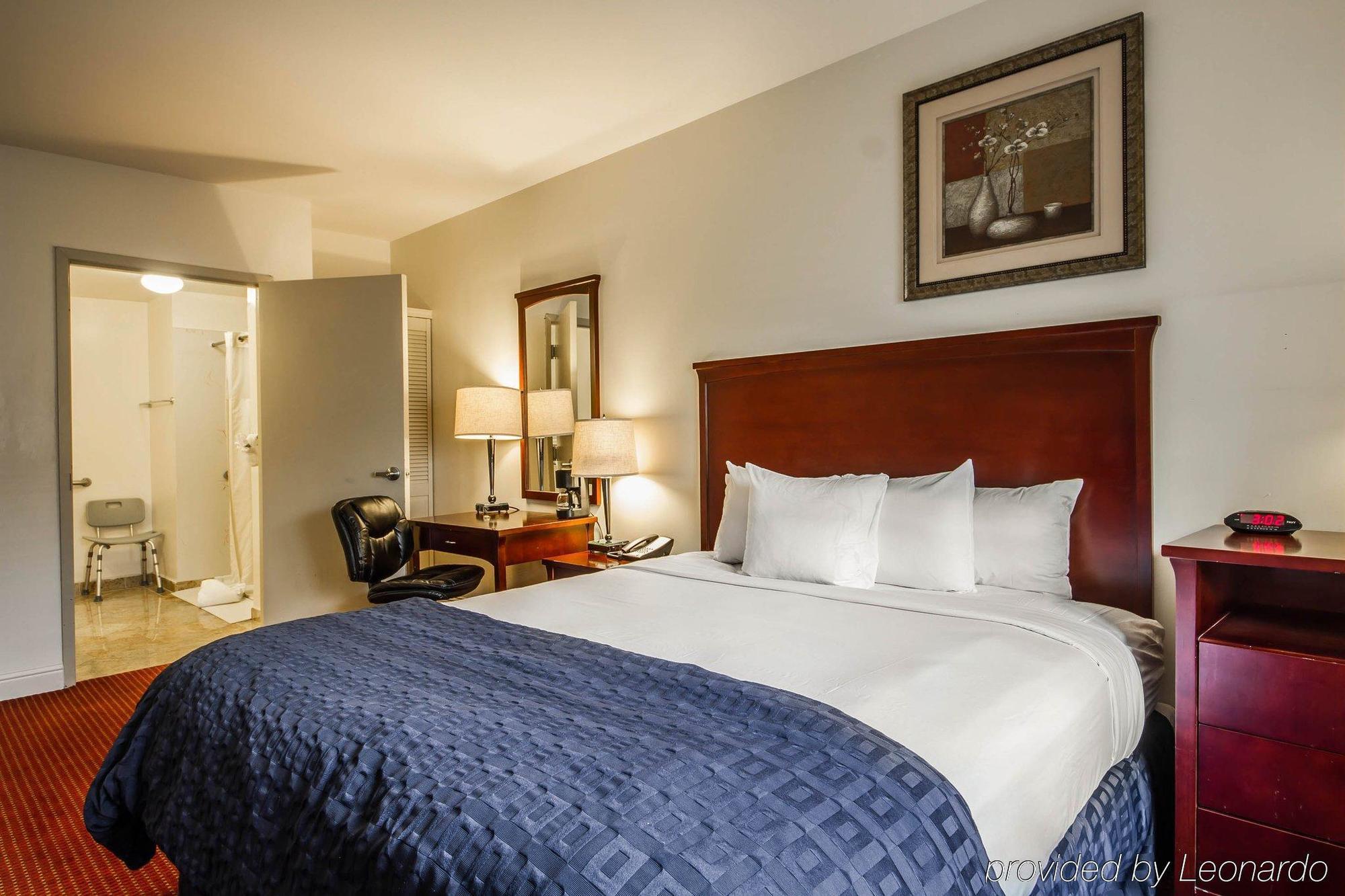 Ramada By Wyndham Oakland Downtown City Center Bagian luar foto