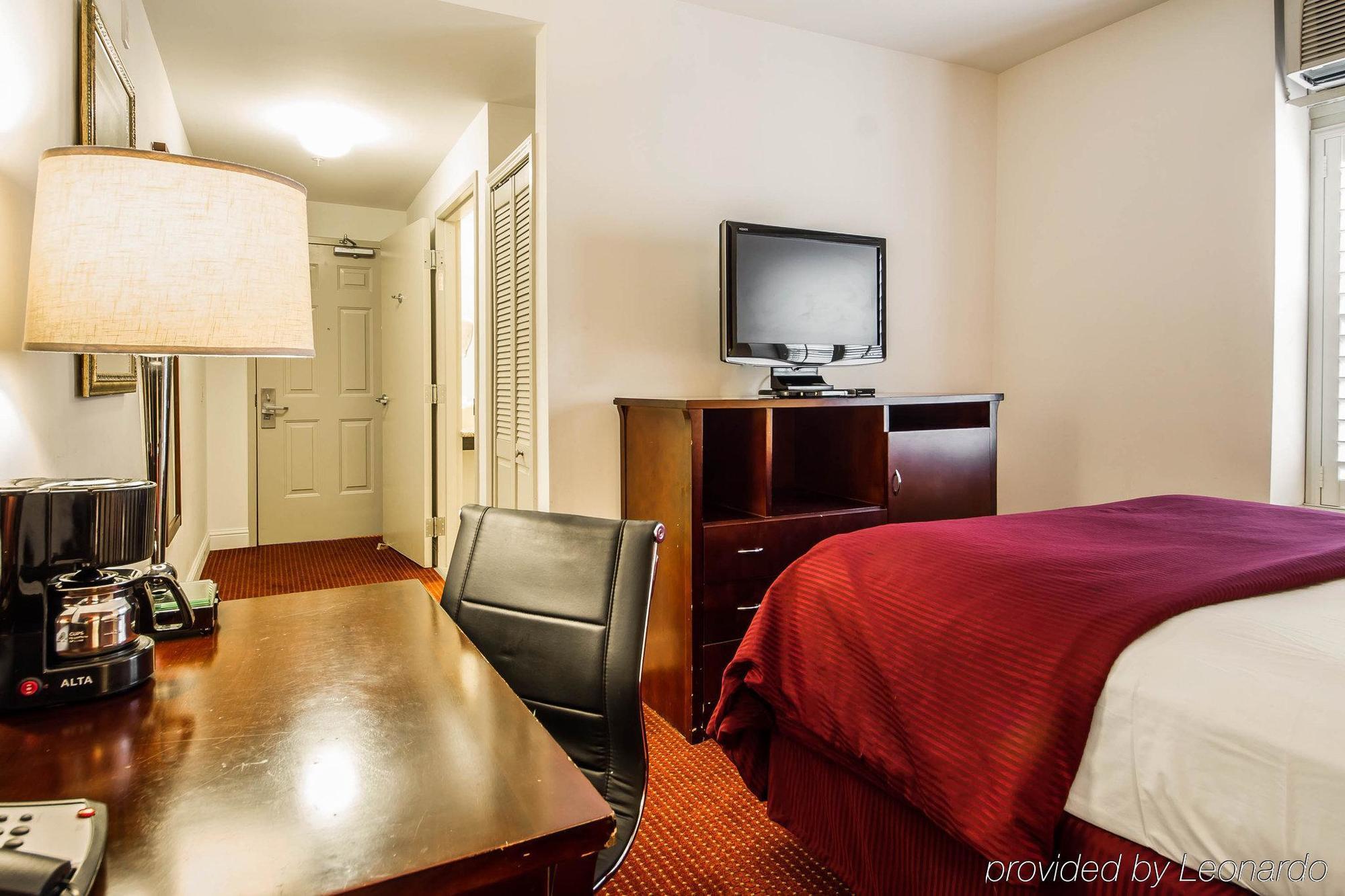 Ramada By Wyndham Oakland Downtown City Center Bagian luar foto
