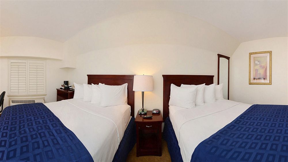 Ramada By Wyndham Oakland Downtown City Center Bagian luar foto